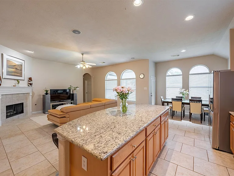 13815 Normandy Ct — Photo 10