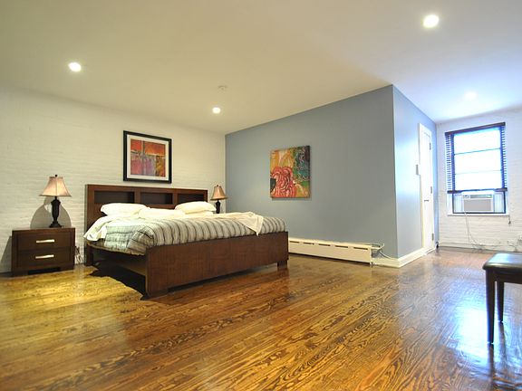 4th image of 348 W 52nd St #2