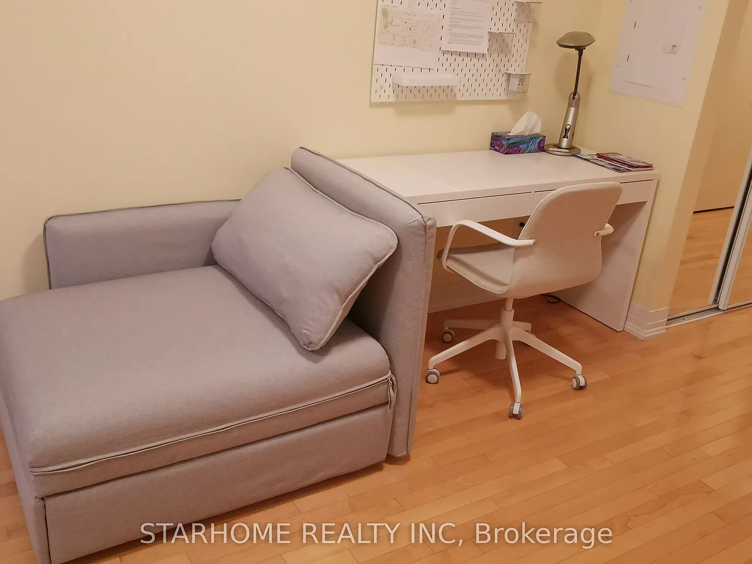 Studio, $2,100 — Photo 4