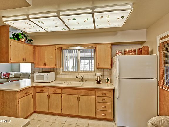 3rd image of 10873 W Canterbury Dr