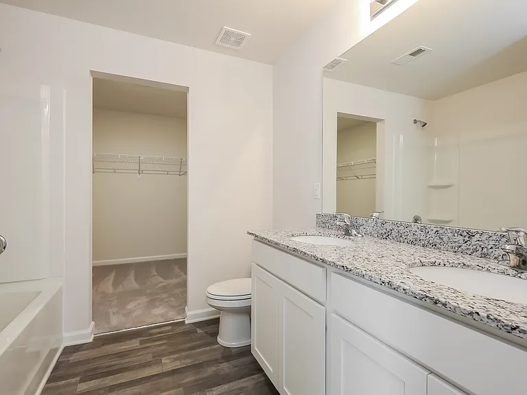 123 Colonial Walk — Photo 11