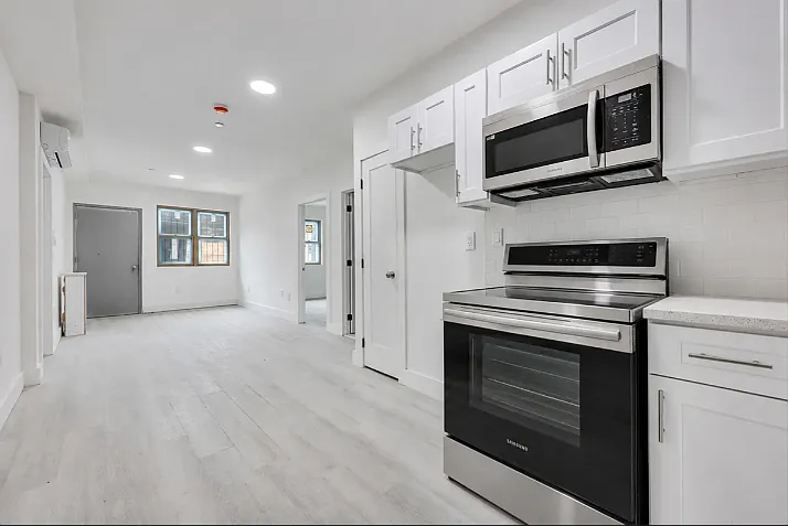 431 Warwick Street — Photo 3