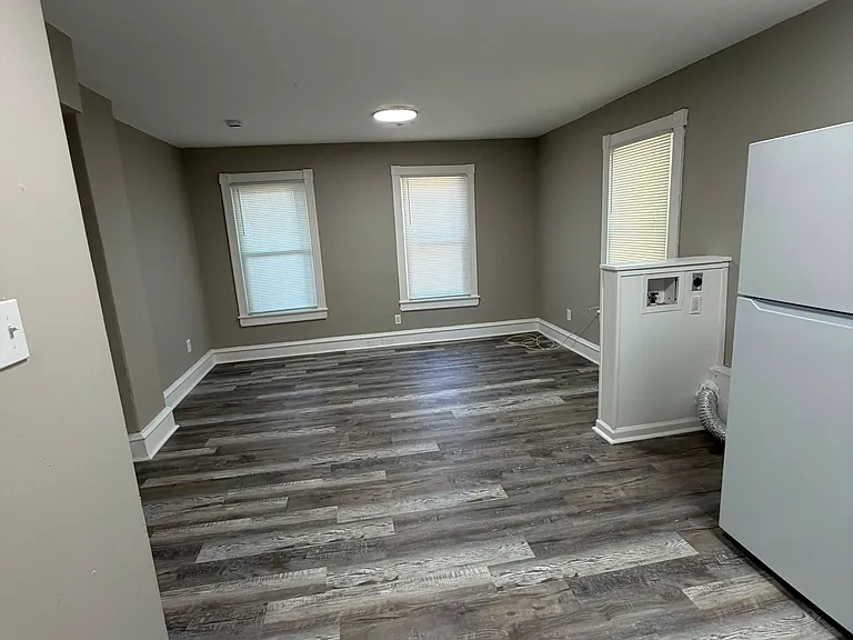 325-327 N Broad St #4 — Photo 10