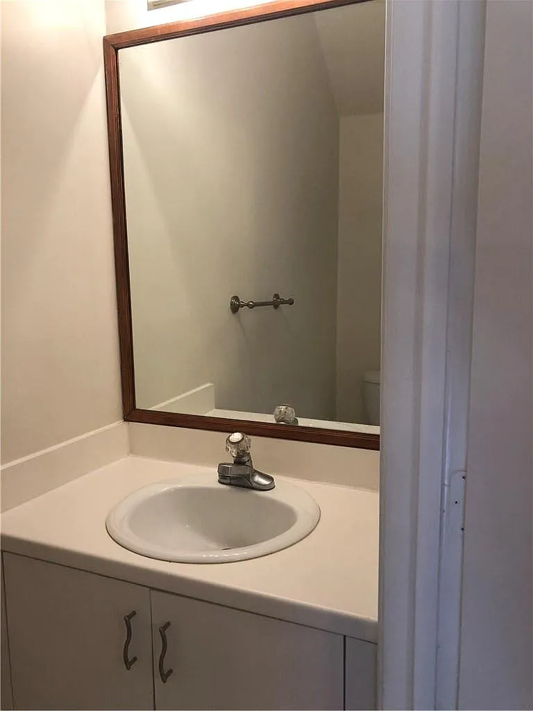 3 bed, 2.5 bath, 1443 sqft, $3,450 — Photo 4