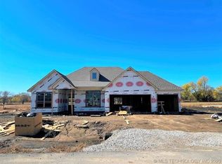 214 Castle St, Skiatook, OK 74070