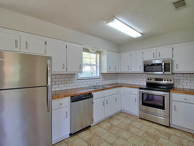 218 Sheila Dr — Photo 9