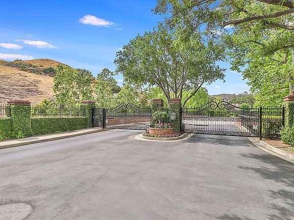 2nd image of 1584 Heather Oaks Ln