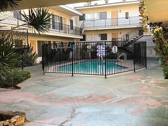 3rd image of 409 S Manhattan Pl APT 23