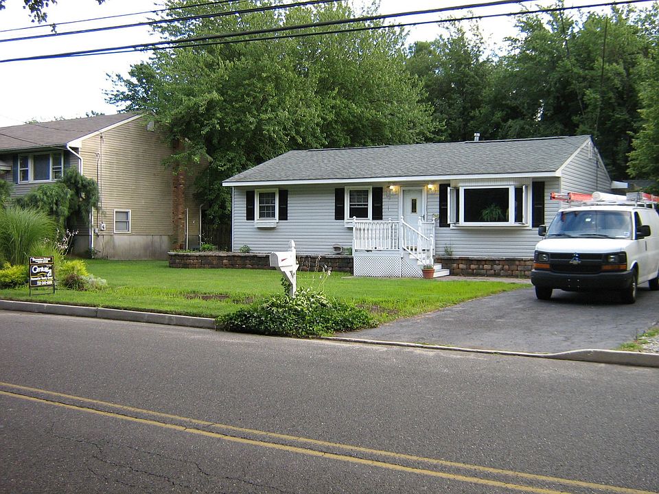 1st image of 81 S Shore Dr