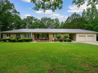 7 Country Club Dr, Calera, AL 35040