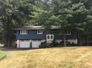 32 Putnam Rd, Hyde Park, NY 12538