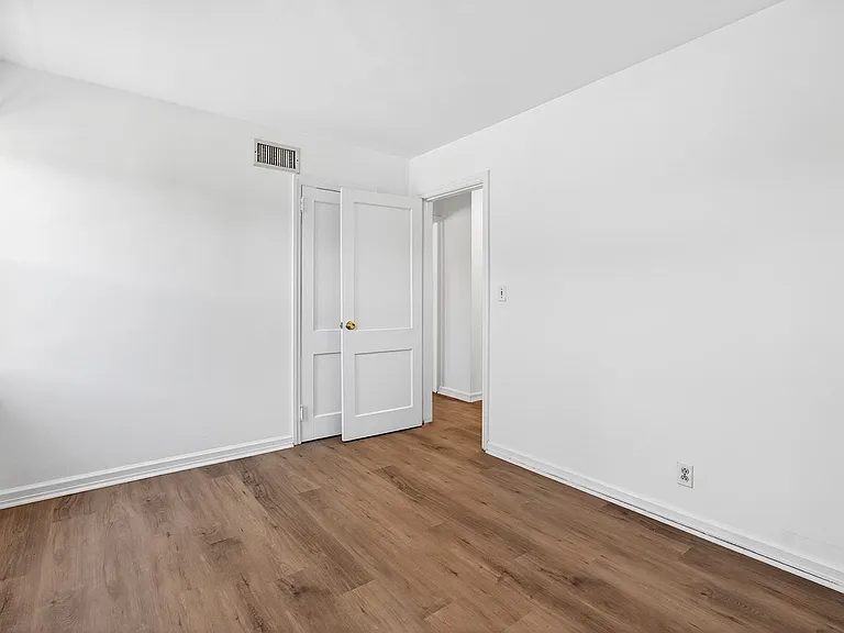 290-92 Louis St #1 — Photo 13