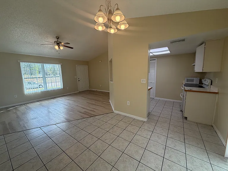5571 Mariner Blvd — Photo 23