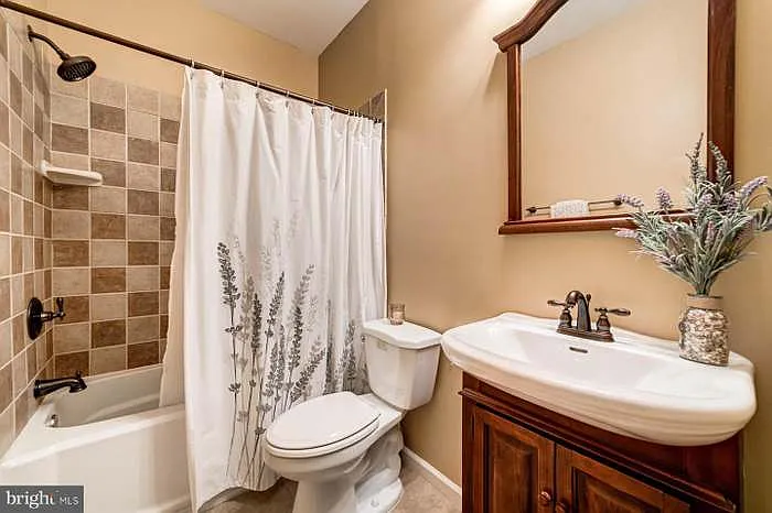 3 bed, 2488 sqft, $3,400 — Photo 1