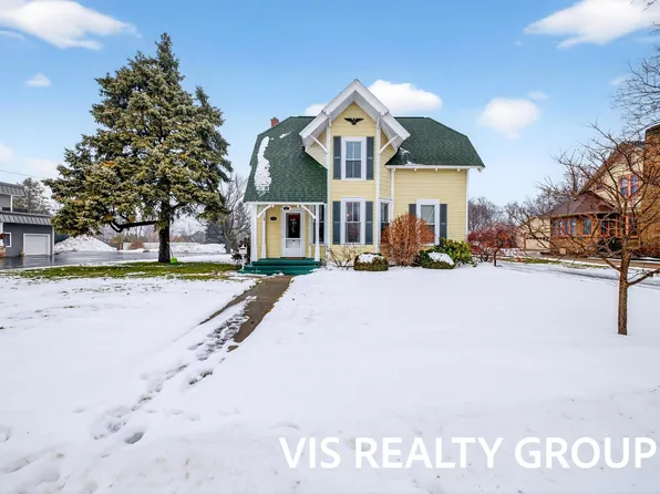 223 E Savidge St, Spring Lake, MI 49456