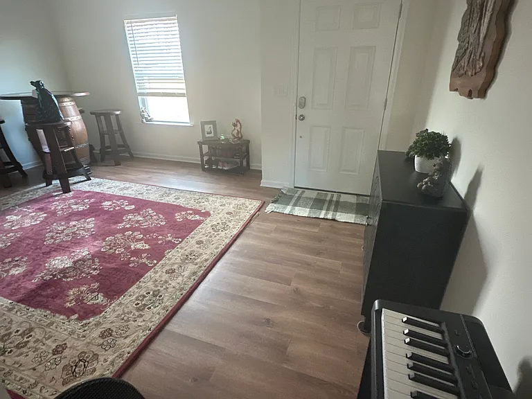 423 Bassett Ln — Photo 32