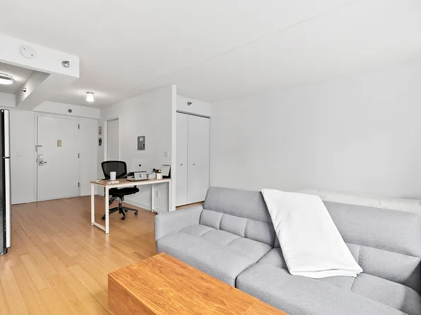 516 West 47th Street image 3 of 8