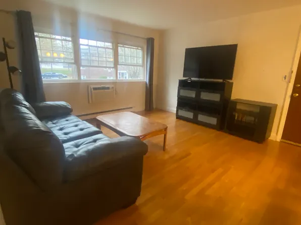 147 Milk St APT 18, Westborough, MA 01581