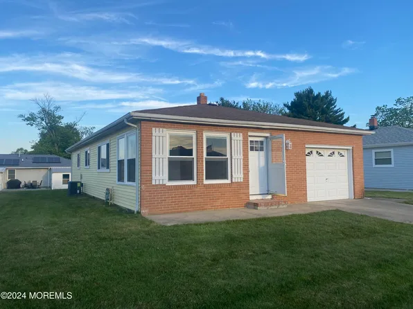 9 Montreal Court, Toms River, NJ 08757
