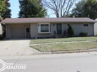 1015 1st St NW, Hampton, IA 50441