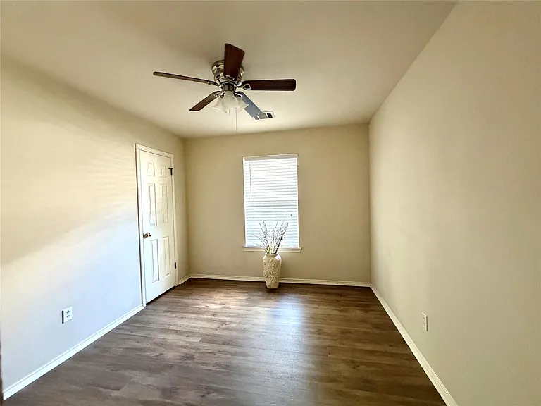 2325 Clover Ridge Dr — Photo 9