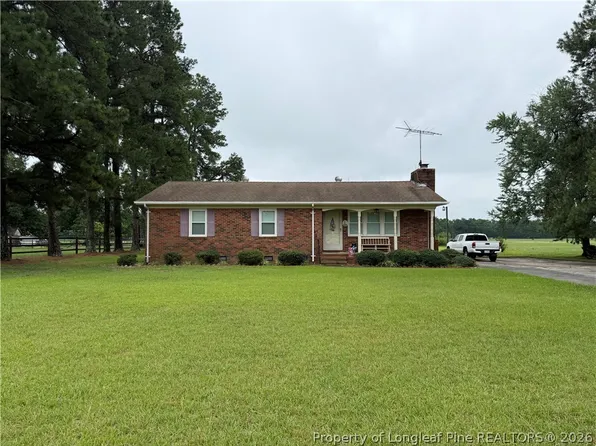 672 E Palmer St, Raeford, NC 28376