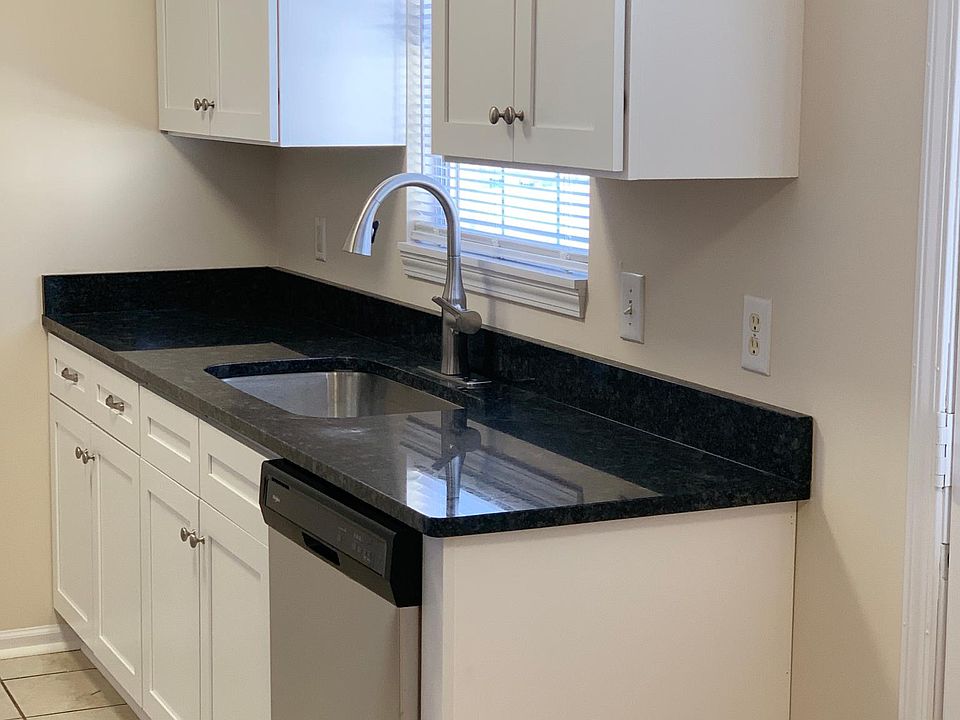 1st image of 8 Ivy Ct #8