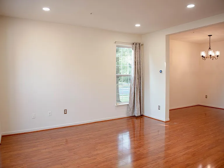 5211 Duke Ct — Photo 3