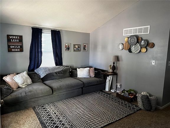 5th image of 13746 Lawrence Ave