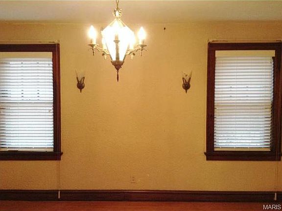 3rd image of 3742 Oakmount Ave