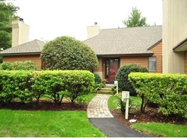 2 Kensington Park, Bloomfield, CT 06002