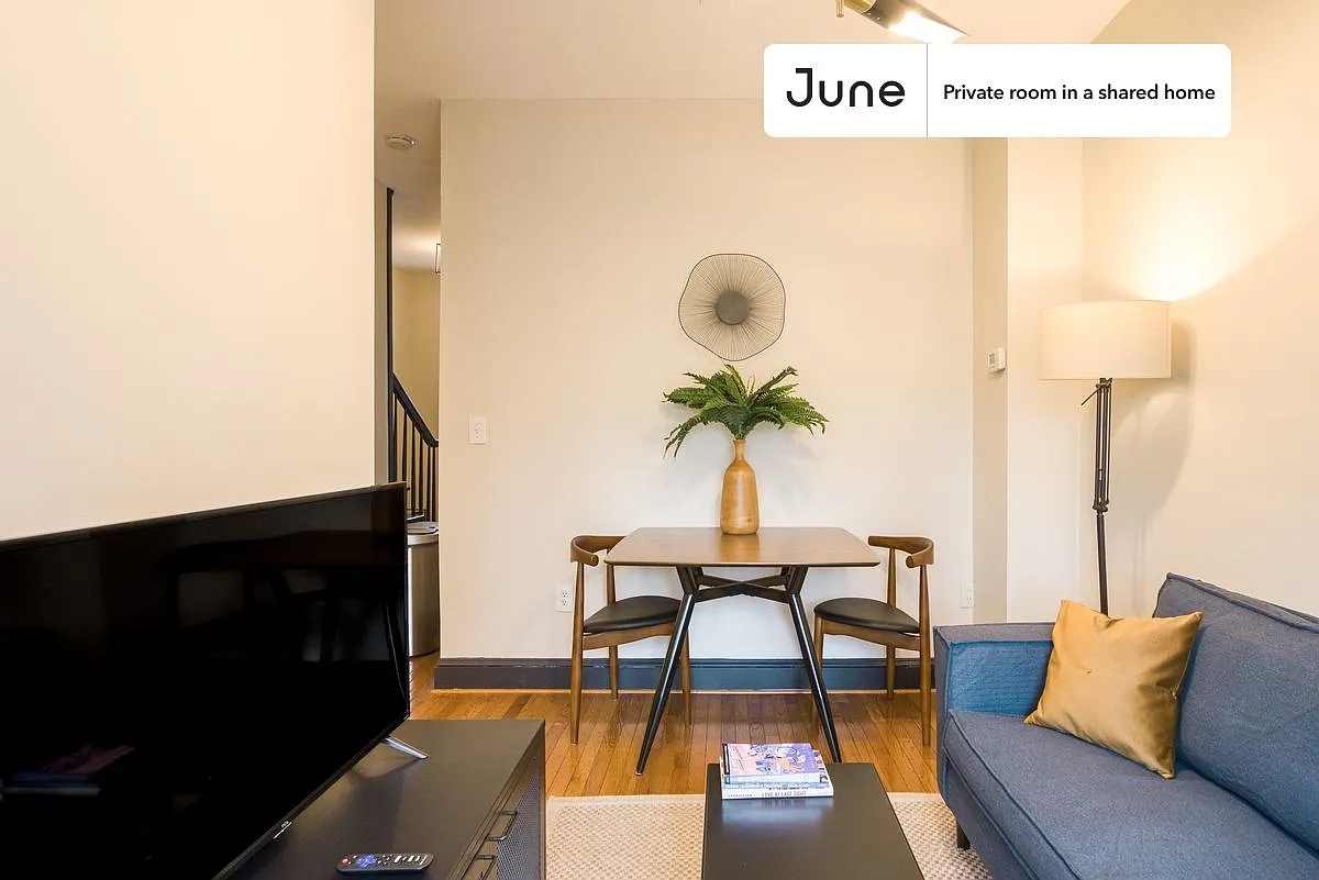Full bedroom in 5 bed/2 bath home in Columbia Heights #175 2D — Photo 4