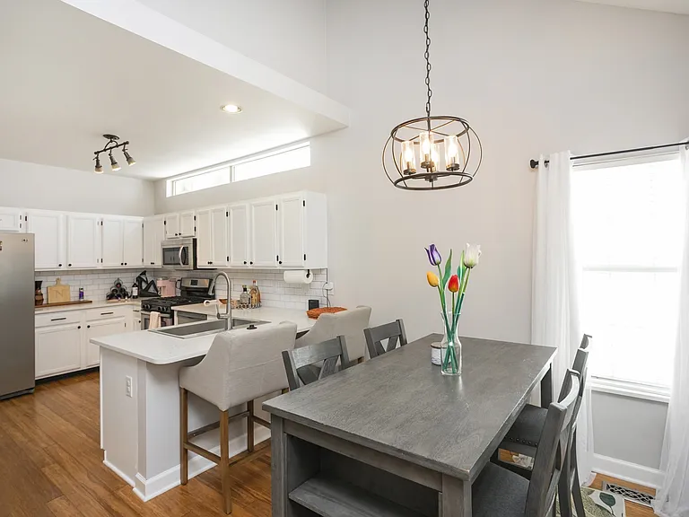 1004 Elmshade Ln — Photo 11
