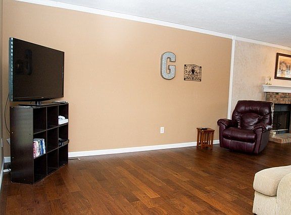 2nd image of 2104 Parker Ave