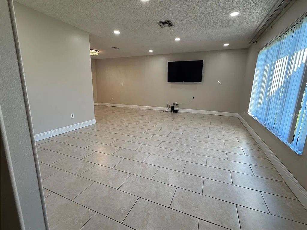 3 bed, 1.0 bath, 1596 sqft, $2,500 — Photo 4