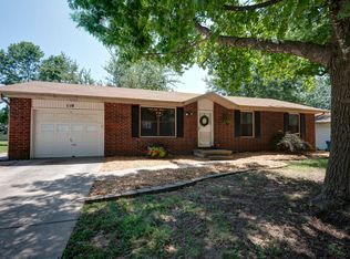 110 E Scott Wayne Dr, Nixa, MO 65714