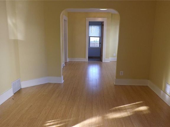 3rd image of 213 W Chestnut St