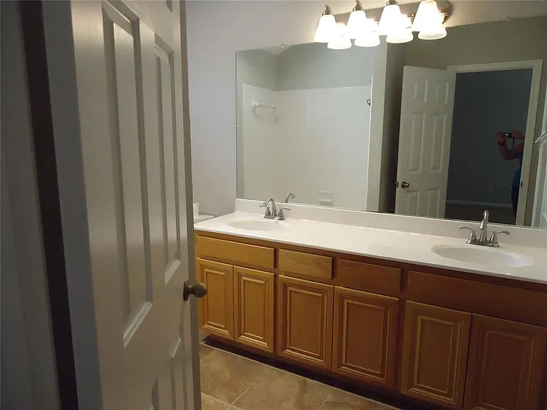 1404 Peachtree Valley Dr — Photo 13