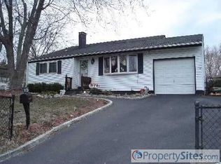 1801 Wave Ave, Medford, NY 11763