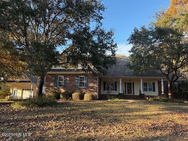 2nd image of 302 Pecan Court