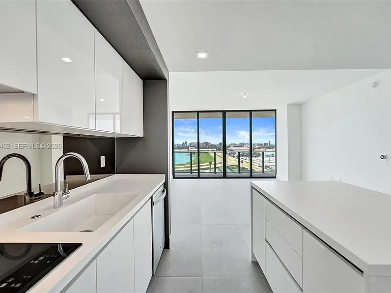 1170 E Hallandale Beach Blvd #1111 — Photo 4