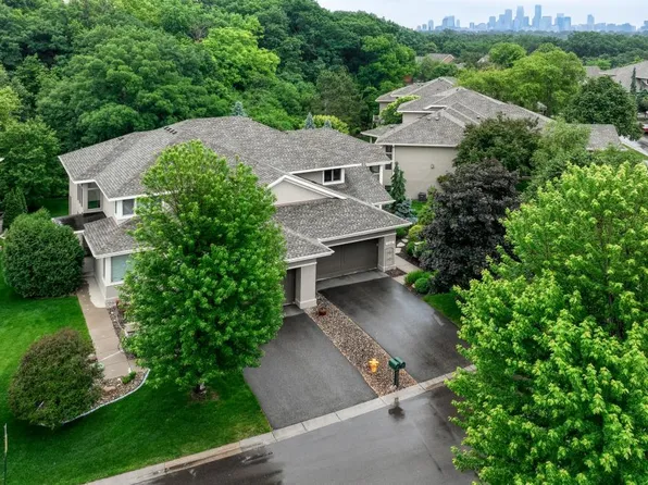 1340 Waterford Dr, Golden Valley, MN 55422