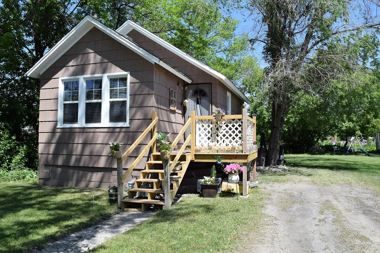 236 1st Ave W photo 1