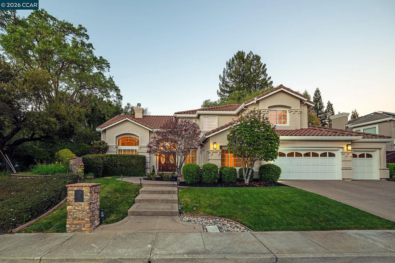 101 Victoria Pl photo 1