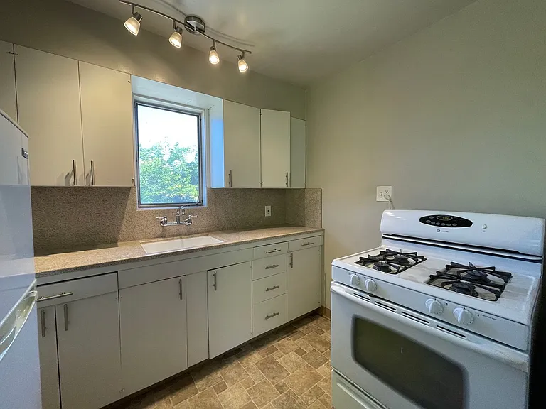 5488 Carlson Dr #&-5492 — Photo 5