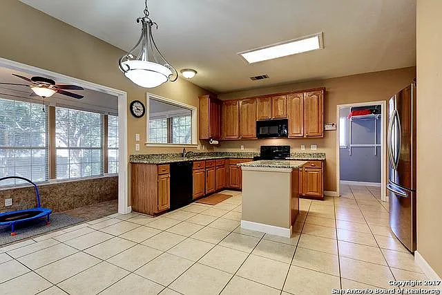 4 bed, 2530 sqft, $2,150 — Photo 4