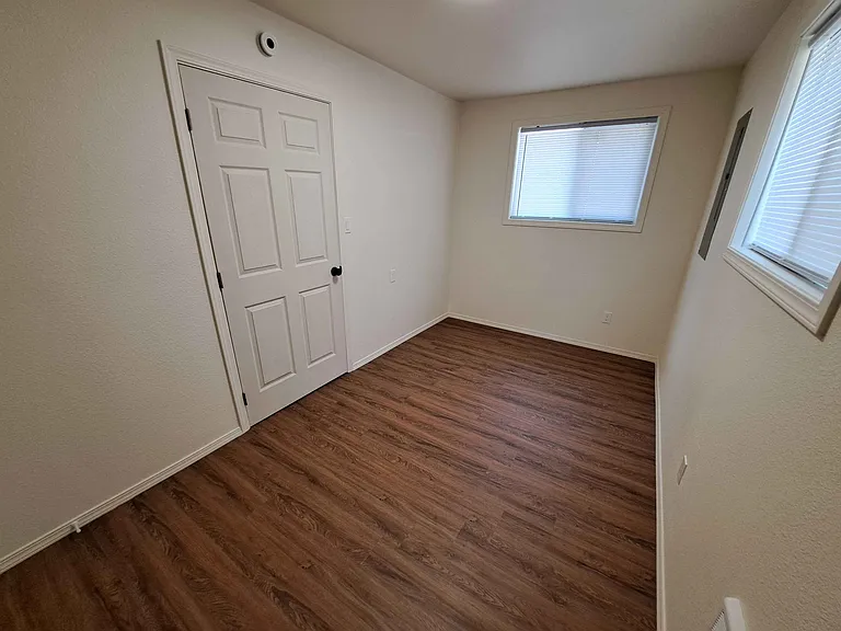 513 W 13th Ave #1/2 — Photo 6
