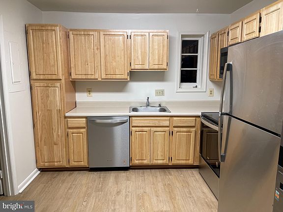 4th image of 6747 Kenwood Forest Ln #34