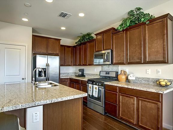 5th image of 303 Blenheim Ct