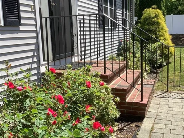1677 Plymouth St, Bridgewater, MA 02324